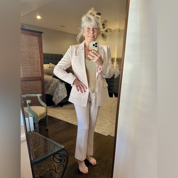 NWT Ellie Tahari Pale Pink Suit - Picture 2 of 15